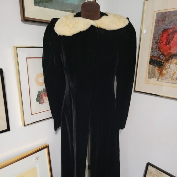 Vintage 1920's Black Velvet Long Dress Coat with Fur Collar - Picture 3 of 9